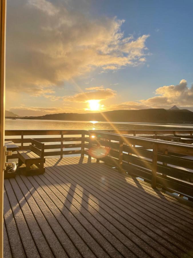 Luxurious Cabin By The Waterfront Leknes Exterior photo